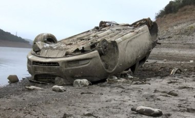 Alibeyköy Barajı'nda su çekilince otomobil ortaya çıktı