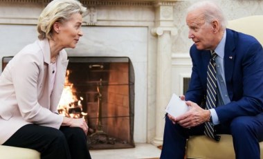 AB Komisyonu Başkanı Von der Leyen ile ABD Başkanı Biden bir araya geldi