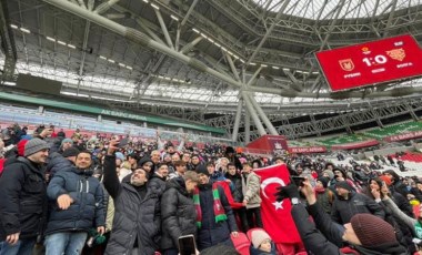 Gökdeniz Karadeniz ve Rubin Kazan depremzedeleri sevindirdi