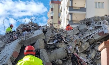 Yurttaşın enkazdan çıkardığı depremzede için ekipler kamera kurdu iddiası: AFAD değil halk kurtardı