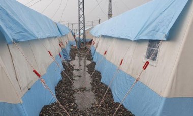 Çadır kentte sağanak yağışa 'köpüklü' önlem