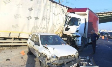 İstanbul Esenler'de kamyon 3 araca çarptı: 3 yaralı