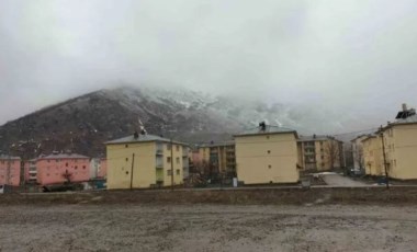 Tunceli’de sağanak nedeniyle menfezler taştı, yollara kaya parçaları düştü