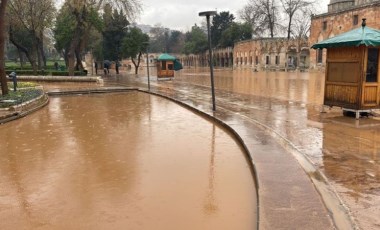 Şanlıurfa'da sağanak nedeniyle Balıklıgöl taştı