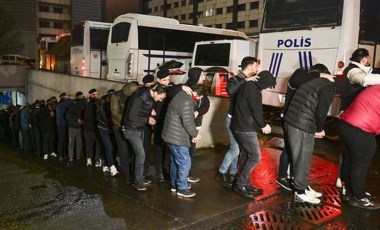 İstanbul'da düzenlenen 'Kökünü Kurutma Operasyonu'nda yakalanan 161 zanlı adliyeye sevk edildi