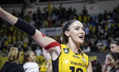 Zehra Güneş, maça depremde hayatını kaybeden voleybolcu Ceren'in formasıyla çıktı