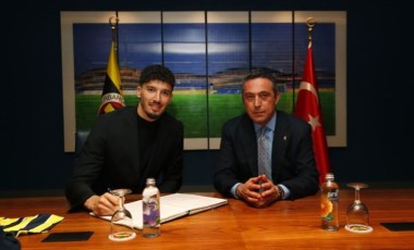 Fenerbahçe'de Altay Bayındır resmi imzayı attı