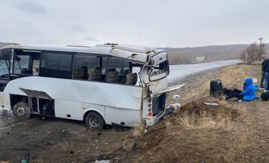 Sporcuları taşıyan midibüs devrildi: Çok sayıda yaralı