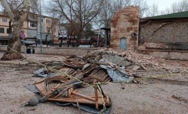 Hasar görmüştü: 730 yıllık caminin minaresi artçı depremlere dayanamadı!