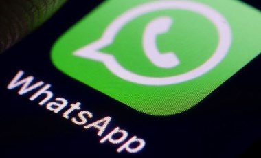 WhatsApp'ın sabitlenmiş mesaj özelliğini gösteren ekran görüntüsü