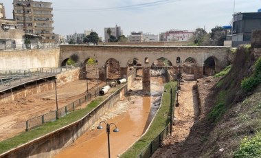 Şanlıurfa'da selde kaybolan TIR şoförünü arama çalışmaları devam ediyor