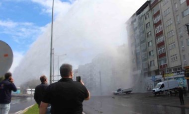 Su borusu patladı, ortalık savaş alanına döndü