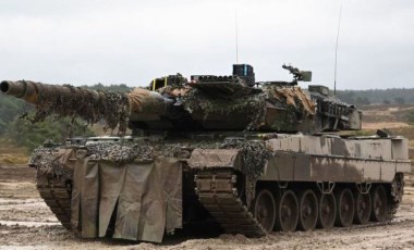 Almanya, Ukrayna'ya Leopard 2 tanklarını teslim etti