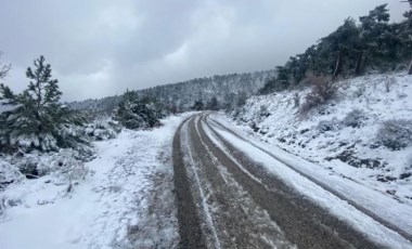 Turgutlu'da kar nedeniyle iki okulda taşımalı eğitime ara verildi