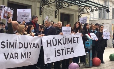 CHP'den Kadıköy'de polis şiddetine karşı protesto: 'Hükümet İstifa' demek her yurttaşın hakkıdır