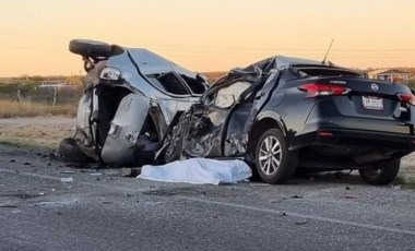 Meksika’da iki araç kafa kafaya çarpıştı: 10 ölü