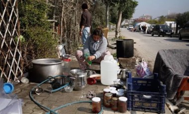 Depremin birinci ayı: Hayatta kalanların sokaklardaki korku içindeki yaşamı