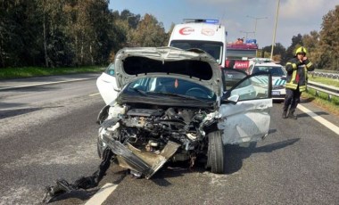 Yaralıya müdahale için ambulanstan inen sağlıkçılara otomobil çarptı: 1 ölü, 2 yaralı