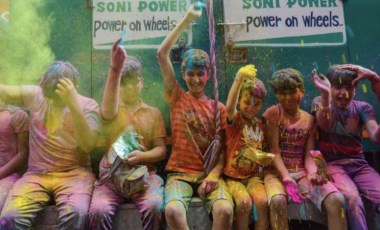 Holi: Hindistan’da kutlanan renklerin festivali