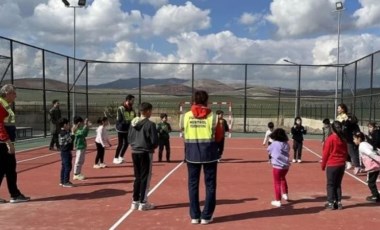 THF, depremzede çocuklara hentbol dersi verdi