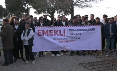 CHP'li gençler İzmir'de 'Emekli Cumhurbaşkanı Sarayı' için temel atma töreni düzenledi