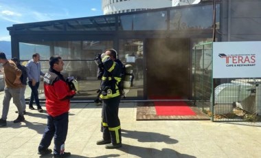 Kafeteryadaki trafo bomba gibi patladı: 2 yaralı