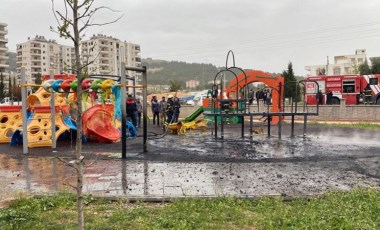 Adıyaman'da 'çocuk parkını' ateşe verdiler