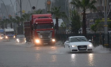 Silopi’de sağanak hayatı olumsuz etkiledi: Eğitime 1 gün ara verildi