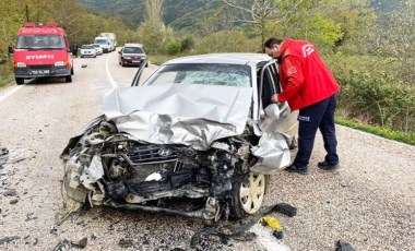 Otomobiller kafa kafaya çarpıştı: 1 kişi hayatını kaybetti, 1 kişi de yaralandı