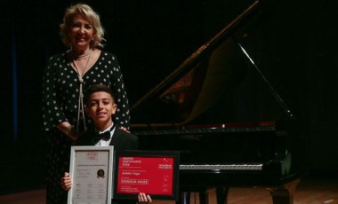 11 yaşındaki Türk yetenek Uluslararası Mozart Yarışması'nda birincilik kazandı