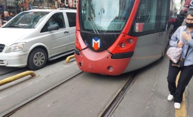 Kabataş-Bağcılar seferini yapan tramvay Sirkeci'de raydan çıktı: Seferlerde aksama yaşandı