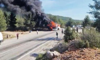 Fethiye'den Hatay'a giden yolcu otobüsü yolun ortasında yanmaya başladı