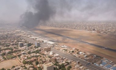 Şiddetli çatışmalarda sivillerin öldüğü Sudan’da silahların sessizliği kısa sürdü: Ateşkes havada kaldı