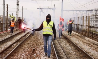 Fransa'da protestocular tren garlarını bastı