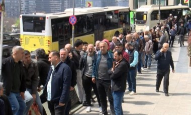 Bahçelievler'de ucuz baklava için saatlerce sıra beklediler