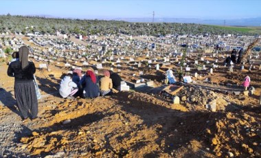 Malatya'da namaz sonrası mezarlıkta buruk bayram