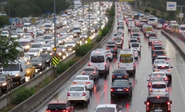 İstanbul'da trafiğe yağış etkisi: Yoğunluk yüzde 75'e çıktı!