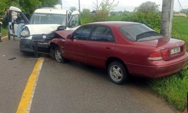 Sakarya'da otomobil ile araç çarpıştı: 3'ü çocuk 9 yaralı