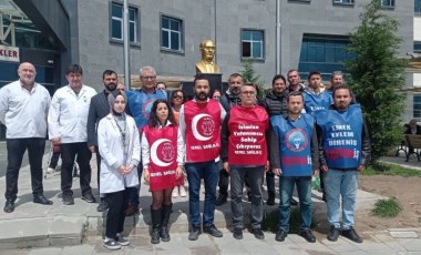 Bilecik'te sağlık çalışanlarından eylem: 'Seçim günü kimlere kırmızı kart göstereceğimizi biliyoruz'