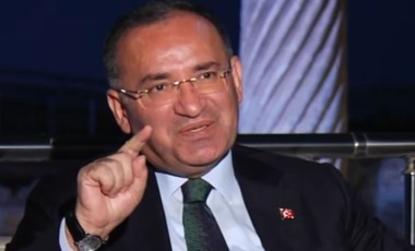 Adalet Bakanı Bekir Bozdağ, halkı 'şampanya'yla böldüğü sözlerini savundu: 'Bizim söylediğimizde ne var?'