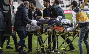 Fenerbahçe'de sakatlanan Enner Valencia, ambulansla oyundan çıktı!