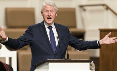 Bill Clinton: Ukrayna'yı nükleer silahlarından vazgeçirmeye ikna ettiğim için pişmanım