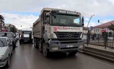 Yozgat'ta öğrenci servisi ile kamyon çarpıştı: 7 öğrenci yaralandı