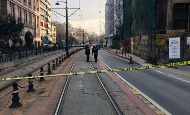 Son Dakika: Karaköy’de 5 katlı metruk bina çöktü... Yol trafiğe kapatıldı