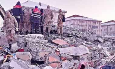 Depremde yıkılan iki bloklu sitenin şantiye şefi tutuklandı!