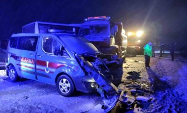 Erzincan’da zincirleme trafik kazası: 8 yaralı