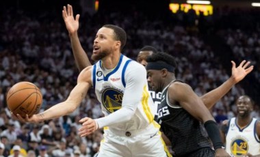 NBA'de Stephen Curry tarih yazdı: Golden State Warriors yarı finale yükseldi