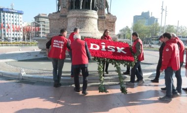 DİSK Taksim Cumhuriyet Anıtı'na çelenk bıraktı