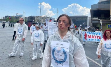 1 Mayıs'ta sağlıkta şiddete dikkat çektiler: Hemşireler 'morluklar' içinde Taksim Meydanı'na çıktı