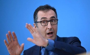 Cem Özdemir: Erdoğan seçimi kazanırsa, gençlerin çoğunluğu Türkiye'yi terk edecek